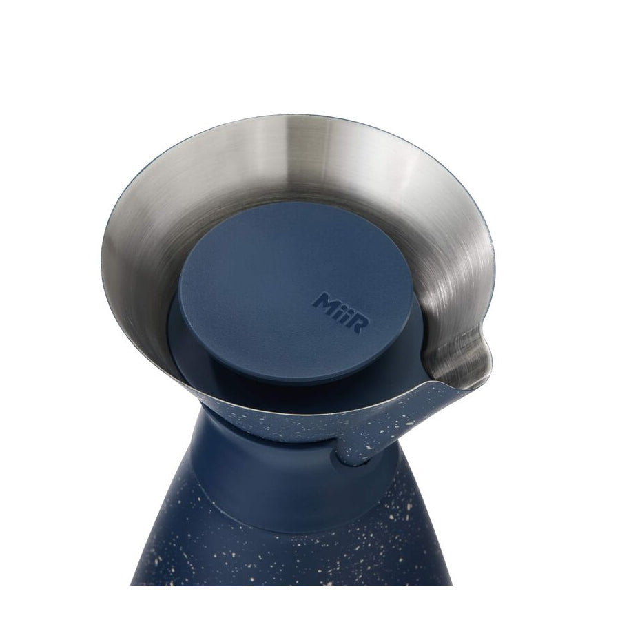 new-standard-carafe-y9 WebPDP-33oz_New_Standard_Carafe_Tidal_Blue_Speckle_Studio__CAR1SVOS225_45_Lid_Off.jpg