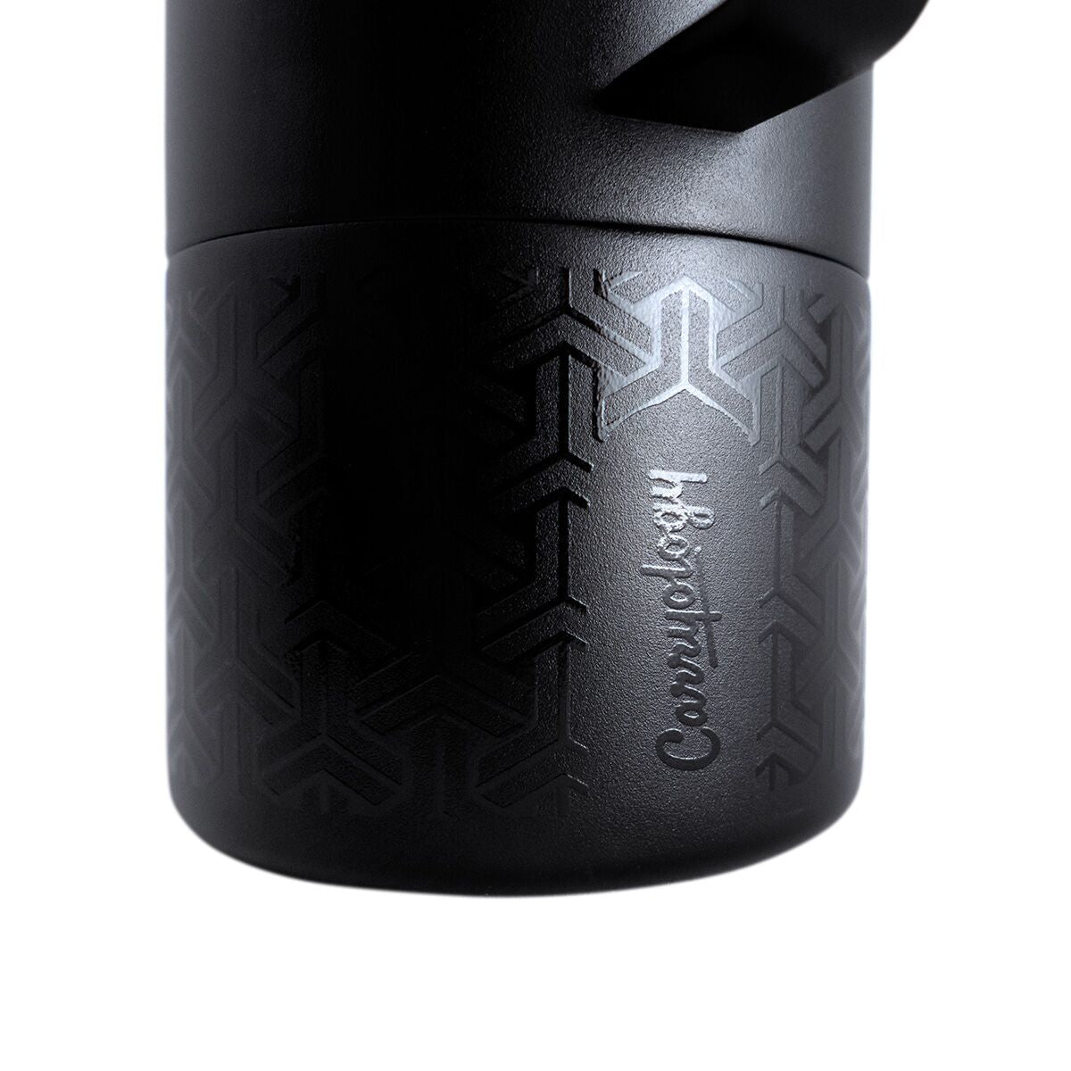 miir-x-carryology-tomo-w1 WebPDP-MiiR_x_Carryology_Tomo_Studio_Closeup__TOM1SV33402_12.10.25.jpg