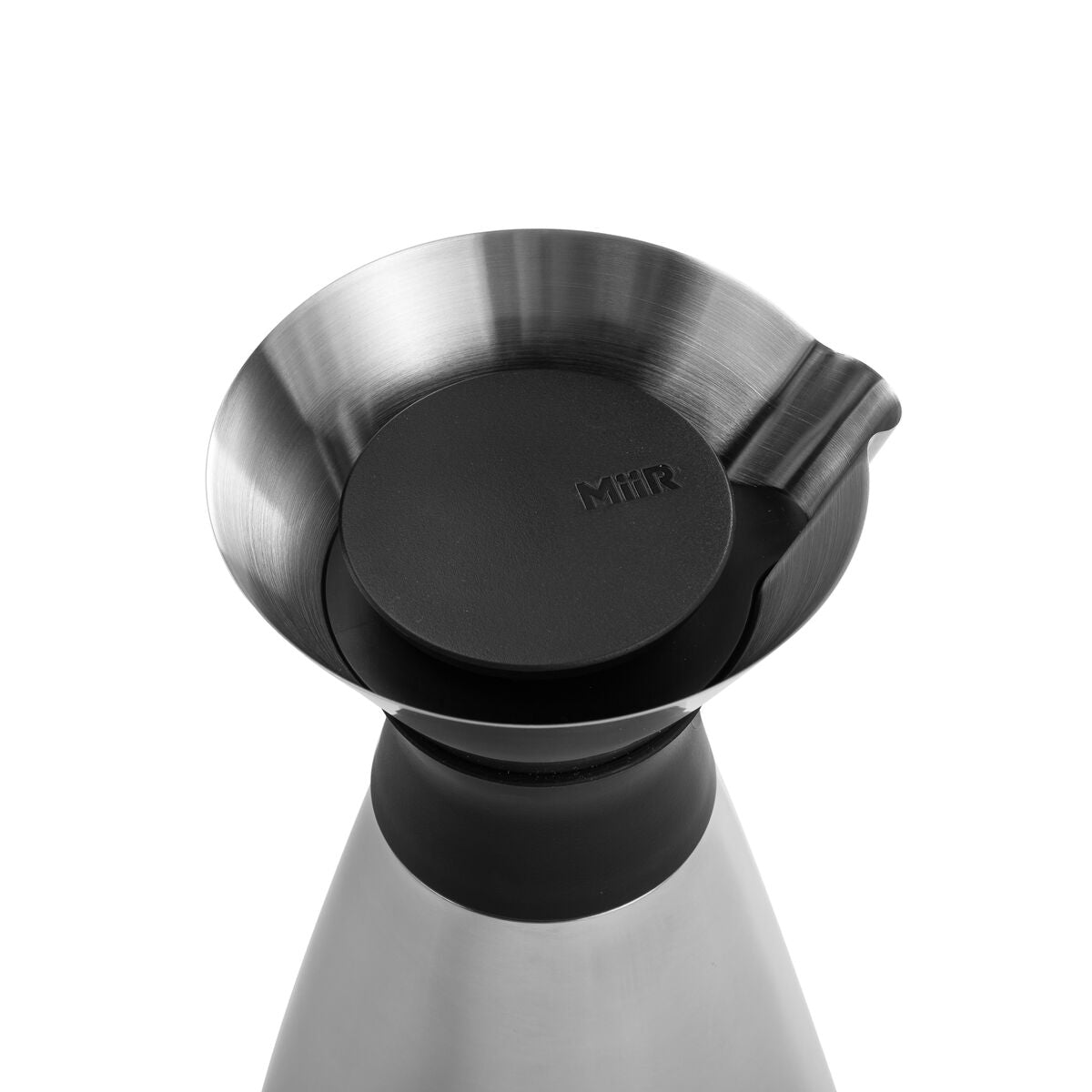 new-standard-carafe-y9 WebPDP-PolishedStainlessCarafe_33oz_SS_StudioX207182024_45degree__CAR1SVOS005.jpg
